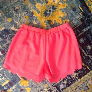 Everly Hot Pink Scallop Hem Shorts Size Large -EUC